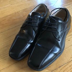 Florsheim kids leather dress shoe